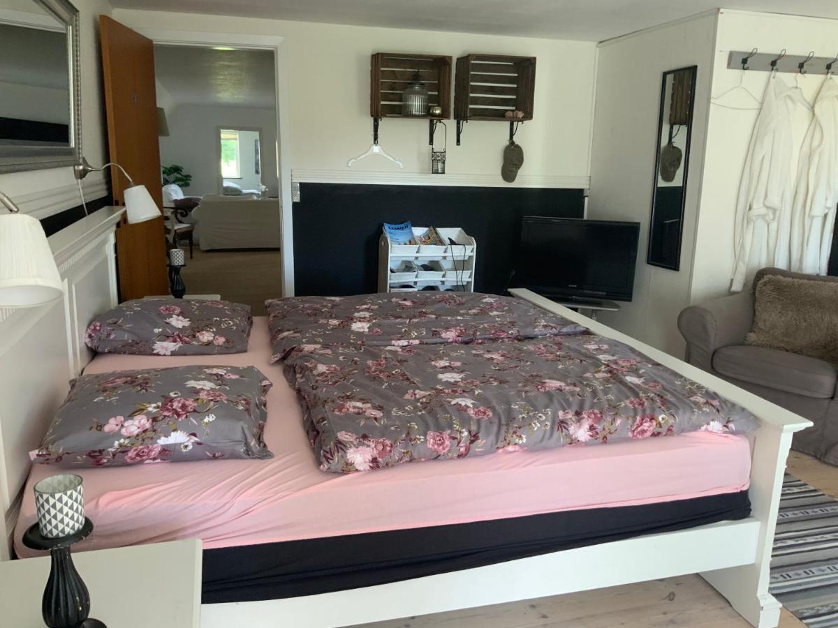 Bed and Breakfast Den Gamle Apotekergaard Hong Экстерьер фото